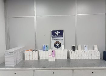 OPERAÇÃO K9 – Apreendidos 2 mil iPhones e remédio para emagrecer