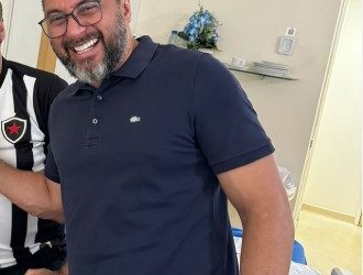 CHOSE DE LOC – “Diga ao povo que fico!”