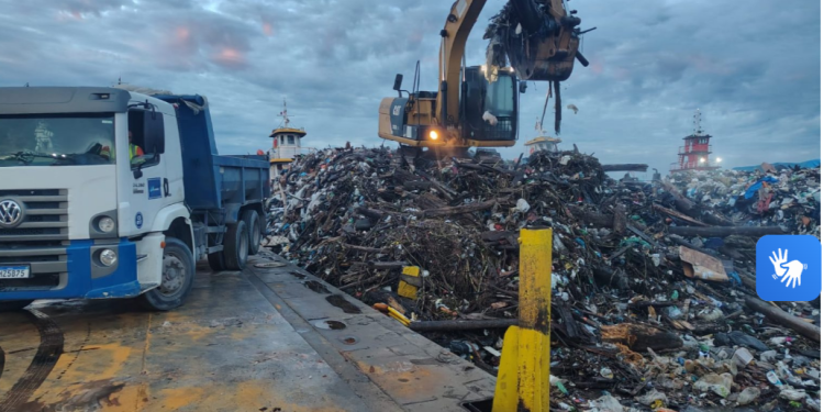 Prefeitura fecha 2025 com mais de 3,4 mil toneladas de resíduo retiradas da Orla do Rio Negro