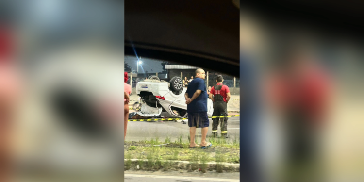Morte no Viaduto após capotagem