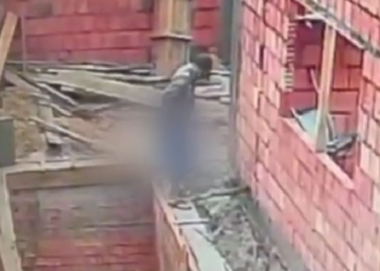 Vídeo: Em momento de desespero, homem não se aguenta e cag4 em piscina no Amazonas