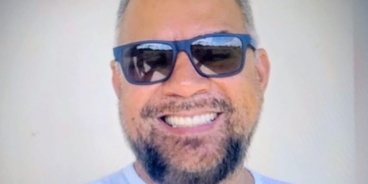 Em Itacoatiara, homem é procurado após violar medida protetiva e agredir ex-companheira