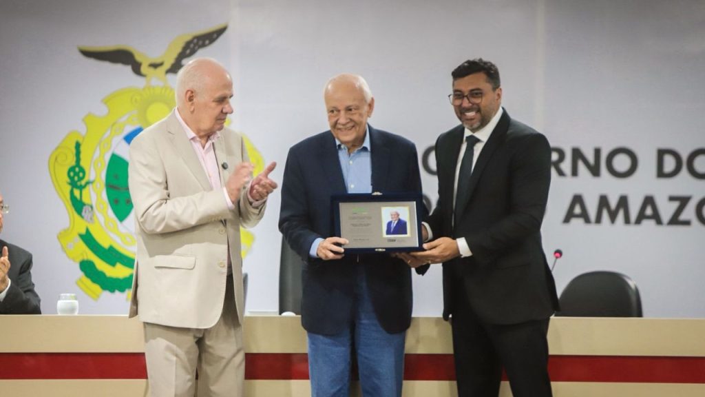 Presidente da FIEAM é homenageado na 317ª Reunião Ordinária do Codam
