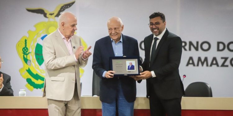 Presidente da FIEAM é homenageado na 317ª Reunião Ordinária do Codam