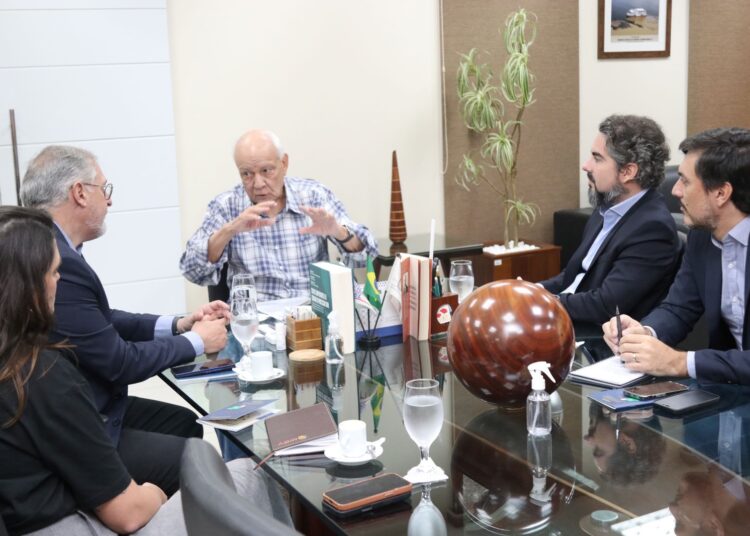 FIEAM recebe lideranças do setor de bebidas para alinhamento institucional