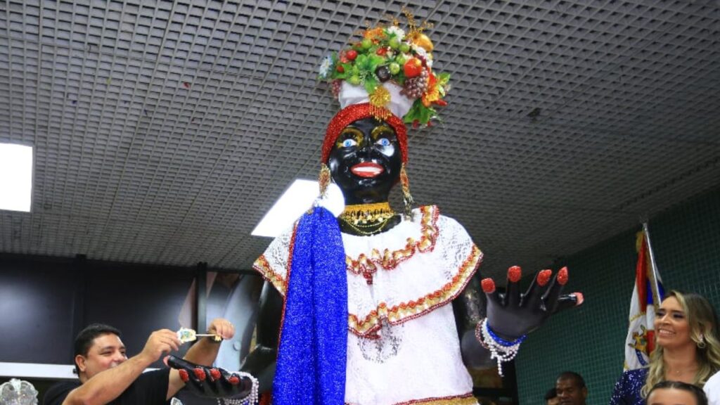 Chegada da Kamélia neste sábado marca abertura oficial do Carnaval de Manaus