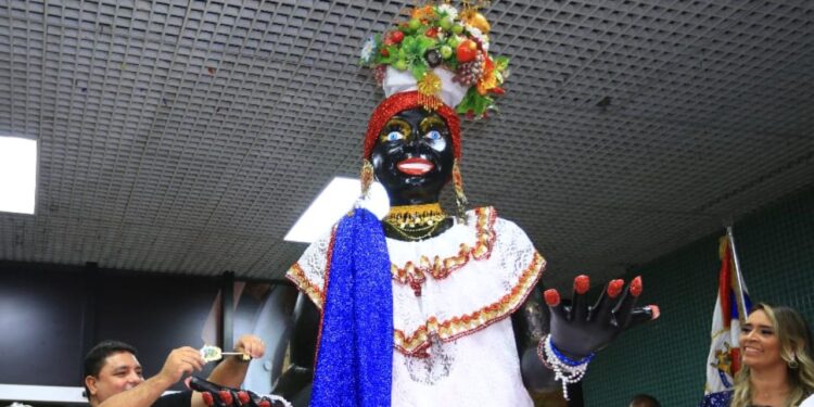 Chegada da Kamélia neste sábado marca abertura oficial do Carnaval de Manaus