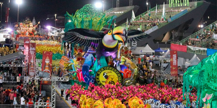 FOLIA TOTAL – Carnaval de Manaus já está bombando