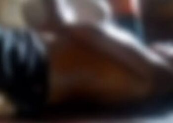 “Vai mentir?”: vídeo forte mostra pai espancando criança no interior do Amazonas