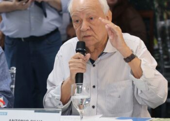 A Zona Franca passa, enquanto os cachorros latem…