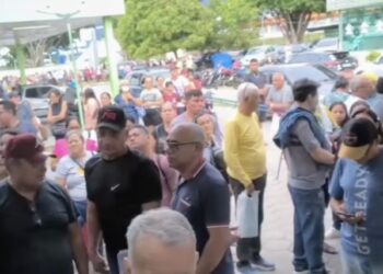 CAOS NA SAÚDE – Filas e confusão no Hospital Francisca Mendes