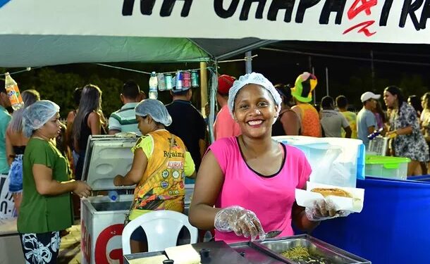 O carnaval não é só folia e cinzas; centenas de famílias obtêm renda extra durante as Folias de Momo