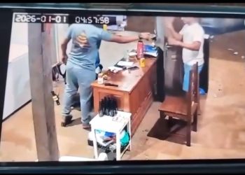 VÍDEO FORTE – Esfaqueado em bar até a morte no primeiro dia do ano