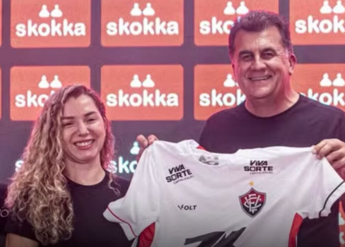 Patrocínio polêmico não agradou muito os torcedores; site de acompanhantes é o novo patrocinador do Vitória