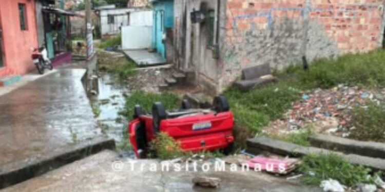 Despencou em “rip-rap” após motorista perder controle do veículo