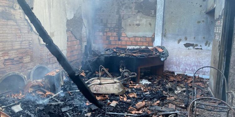 Incêndio criminoso destrói residência e termina em prisão no interior do AM