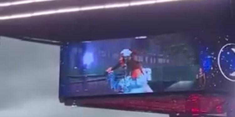 Babado de Carnaval – “Tô amaldiçoando quem vem roubar celular”. Anitta ficou revoltada