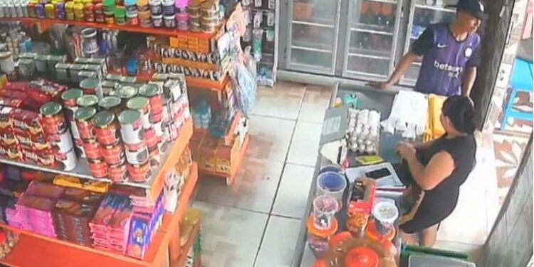 Ameaçou funcionária com faca para roubar mercadinho