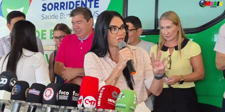 Entrega da primeira unidade odontológica móvel em Manaus