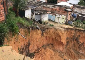 Fantasma do deslizamento aterroriza moradores