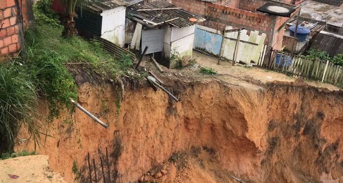 Fantasma do deslizamento aterroriza moradores