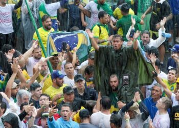 ACORDA, BRASIL! – Deitado eternamente em berço esplêndido?