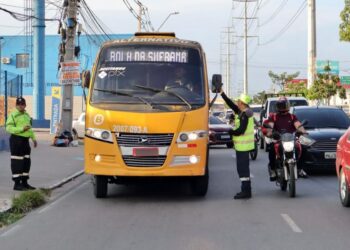Fiscalização da prefeitura retira mais de 130 veículos irregulares das ruas de Manaus