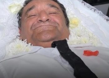 Organizou o próprio velório e convidou os amigos