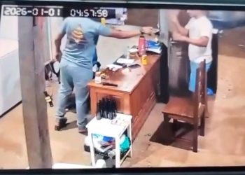 VÍDEO FORTE – Esfaqueado em bar até a morte no primeiro dia do ano