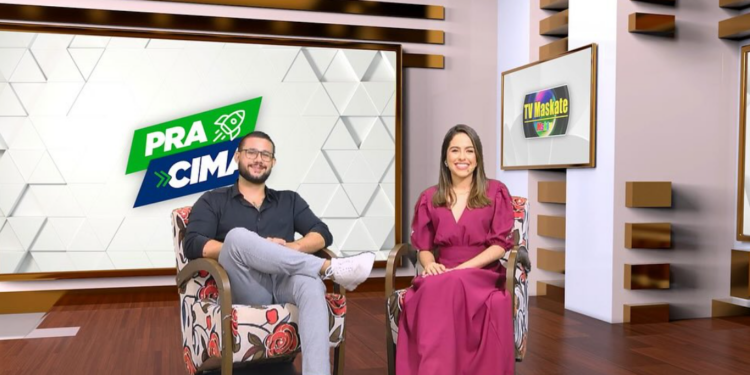 Maria Santa recebe o fundador da Excursia, Júnior Pimentel no programa Pra Cima