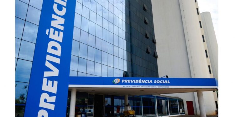 Agências do INSS estão funcionando hoje, domingo