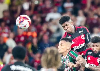 Em jogo molhado e apagado, Flamengo perde para o Fluminense