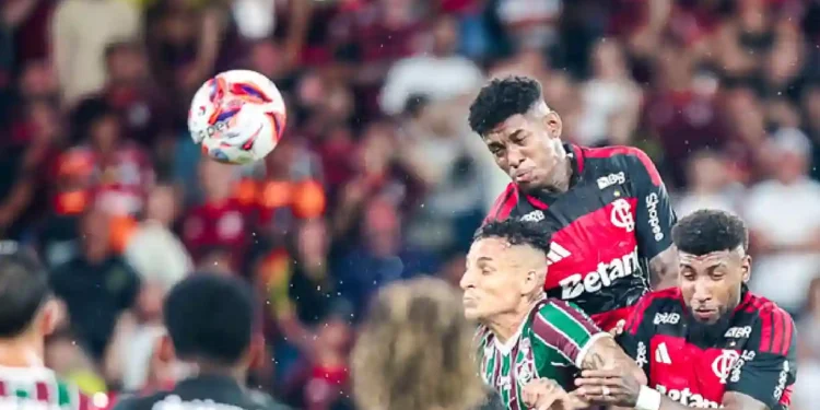 Em jogo molhado e apagado, Flamengo perde para o Fluminense