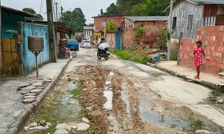 Rua Francisca Mendes está entregue às baratas