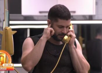 Vídeo: Marcelo atende Big Fone, garante imunidade e forma Paredão com Aline e Ana Paula