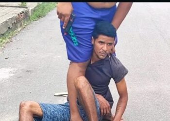 Vítima domina ladrão com pistola de cola quente