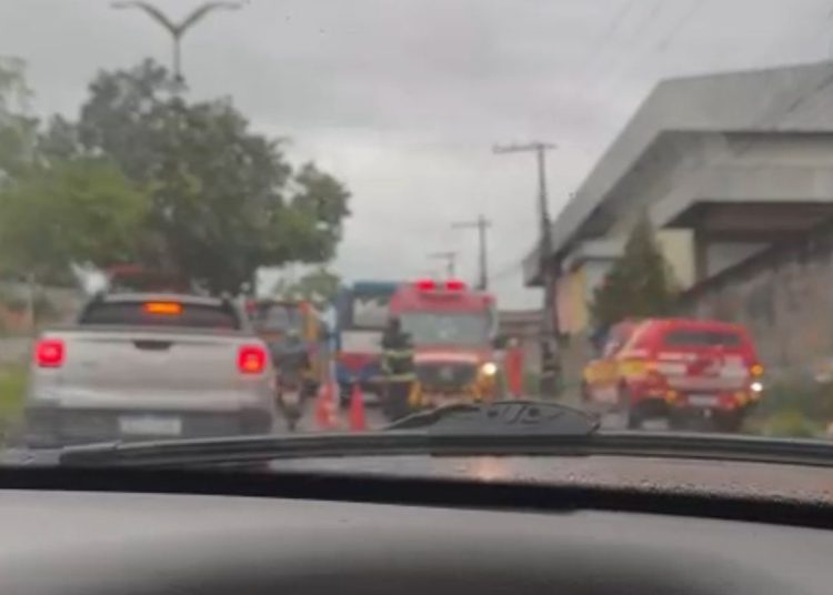 VÍDEO. Grave acidente deixa dez feridos em colisão de veículos