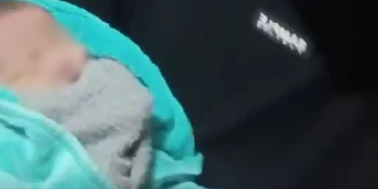 “Foi Deus”: Bebê de 5 dias é resgatado dentro de cooler após naufrágio no Encontro das Águas