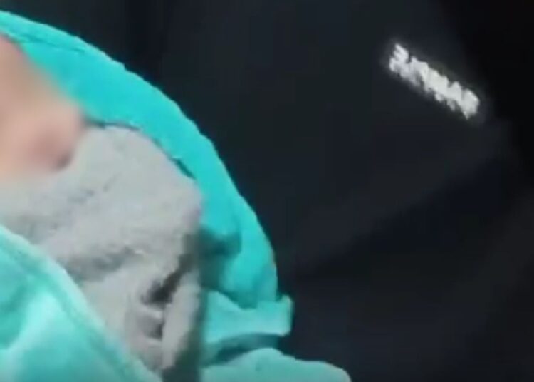 “Foi Deus”: Bebê de 5 dias é resgatado dentro de cooler após naufrágio no Encontro das Águas