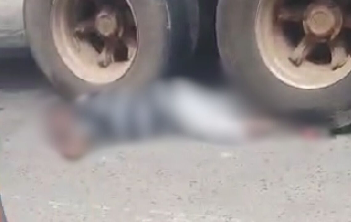Vídeo forte: Durante manobra, carreta atropela e mata homem com deficiência visual no Mauazinho