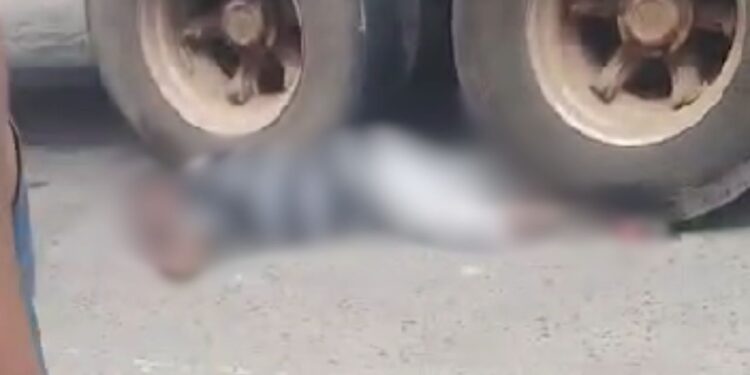 Vídeo forte: Durante manobra, carreta atropela e mata homem com deficiência visual no Mauazinho