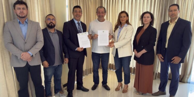 Delegados da Polícia Federal recebem apoio de Omar Aziz para a criação do Fundo Nacional de Combate às Organizações Criminosas