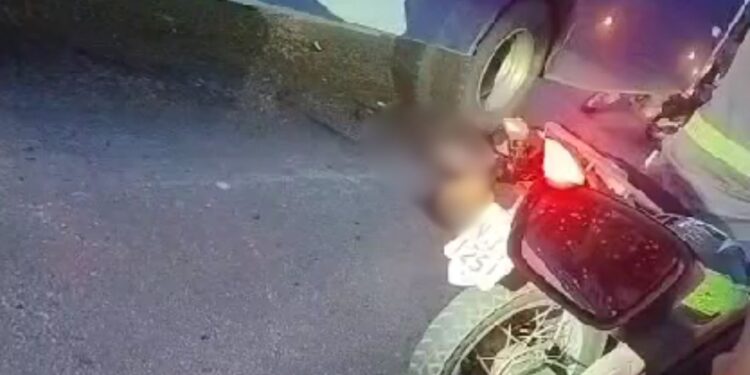 Após colidir com ônibus, motociclista fica ferido no Jorge Teixeira