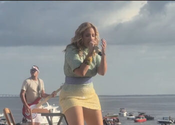 No meio do público. A energia da ‘Seresta de Verão’