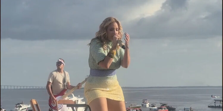 No meio do público. A energia da ‘Seresta de Verão’