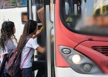A hora e a vez dos estudantes de Manaus chegou, pois agora podem viajar de graça nos ônibus coletivos