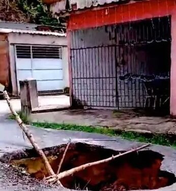 Cratera gigante ameaça engolir casas no Riacho Doce 2