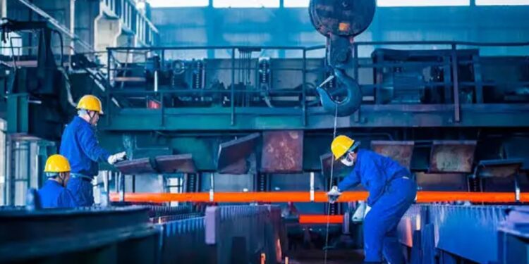 Redução da jornada de trabalho pode elevar custos das empresas em até R$ 267 bilhões por ano