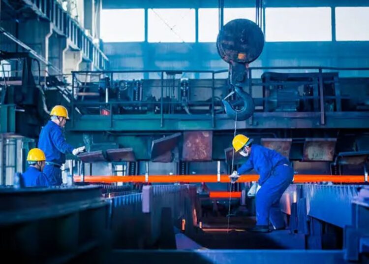 Redução da jornada de trabalho pode elevar custos das empresas em até R$ 267 bilhões por ano