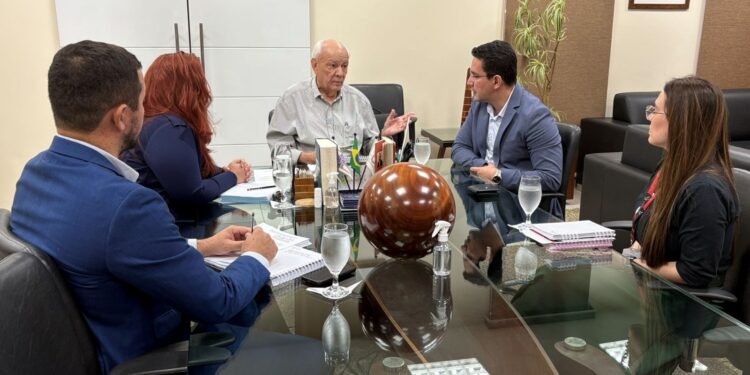 FIEAM discute parceria com cartório em benefício de trabalhadores